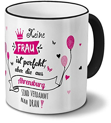 printplanet Tasse mit Namen Ahrensburg - Motiv Keine Frau ist Perfekt, Aber. - Namenstasse, Kaffeebecher, Mug, Becher, Kaffeetasse - Farbe Schwarz