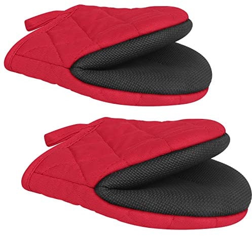 1 Pair Short Oven Mitts - Silicone Kitchen Oven Gloves High Heat Resistant 500℉, Mini Oven Mits with Non-Slip Grip Surfaces and Hanging Loop for BBQ, Baking, Cooking and Grilling (Red)