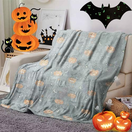 Coperta accogliente di Halloween che si illumina al buio, coperta arancione con stampa di zucca e pipistrello spettrale che si illumina al buio, decorazione morbida e soffice del divano (D, 130x150cm)