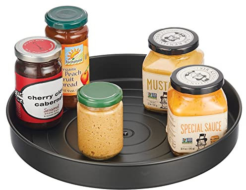 mDesign Rustikales Lazy Susan Drehteller aus Metall – Küchenschrank, Speisekammer, Kühlschrank, Schränke oder Thekenorganisierung, voll drehbarer Organizer für Lebensmittel, 30.5 cm rund, schwarz