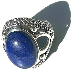 Ethnos Barcelona – Ring aus Silber und Lapislazuli. Größe: 17.50