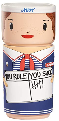 Numskull Offizielle Stranger Things Robin Buckley Scoops CosCup Keramiktasse mit Gummimanschette, 400 ml