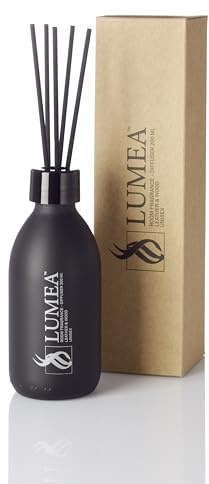 Lumea Raumduft Leather & Wood 200 ml | Raumerfrischer inkl. Duftstäbchen Leder und Holz | Dekorativer Diffuser mit Stäbchen | Exklusive Duftnoten | Langzeitduft | Lufterfrischer für Ihr Zuhause