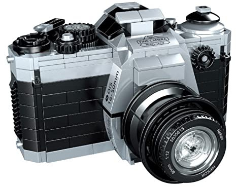 Figura da assemblare con piccoli blocchi. Riproduzione di una macchina fotografica reflex meccanica semiautomatica.