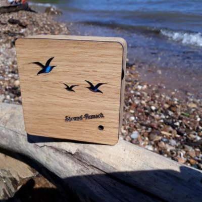 Ulf Seydell Strand-Rausch Naturgeräuschebox Meer Strand Küsten Möven Gesang Designer Stück aus Vollholz Eiche geölt mit Bewegungsmelder Aufladen über USB Kabel inkl. 100% Made in Germany