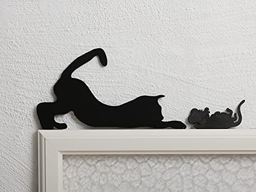 Katze für den Türrahmen Tamina mit Maus, ein schöner Kantenhocker als Wanddekoration aus Holz in schwarz