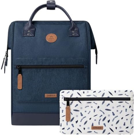 Cabaïa - Adventurer Rucksack Port Antonio Maxi 23L - Wasserabweisend - Laptopfach bis zu 15 Zoll - 2 Vordertaschen - vegan zertifiziert - Rucksack für Reisen und Arbeit, Damen & Herren - Blau
