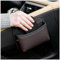 Qirc PU Leder Auto Seite Tasche Veranstalter, Universal Auto Tasche Tasche Handyhalter für Auto, Autositz Lücke Füller Lagerung Zubehör Veranstalter für Auto Tür, Konsole (Braun)