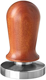 scarlet espresso | Tamper »Perfetto« für Barista; auf 35 lbs Anpressdruck kalibiriert; mit Alu- oder Edelholzgriff und Präzisions-Edelstahlbasis (Sandelholz - Dunkelbraun, 58 mm)