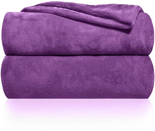 Gräfenstayn® Kuscheldecke flauschig & super weich - hochwertige Fleecedecke auch als Wohndecke, Tagesdecke, Sofadecke & Wohnzimmer geeignet - Überwurf Decke Sofa & Couch (Lila, 200x150 cm)