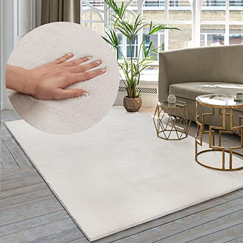 the carpet Premium Moderner Hochflor Langflor Wohnzimmer Teppich, Super Soft, Kunstfell, Flauschig, Felloptik, Beige, 140 x 200 cm