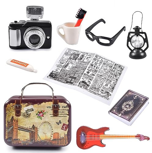 10 PCS Miniatur Puppenhaus Zubehör,Miniatur Garten Deko,Weihnachtswichtel Zubehör,Miniatur Vintage Koffer Zahnpasta Zahnbürste Tasse Kamera Gitarre Bücher Brille Zeitung Kleiderbügel für Puppenhaus