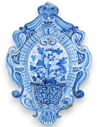SICILIA BEDDA CAPACI Acquasantiera in Ceramica Siciliana - h 30 x L 20 cm ca. Decoro Barocco e Floreale su Fondo Bianco e Blu MD4