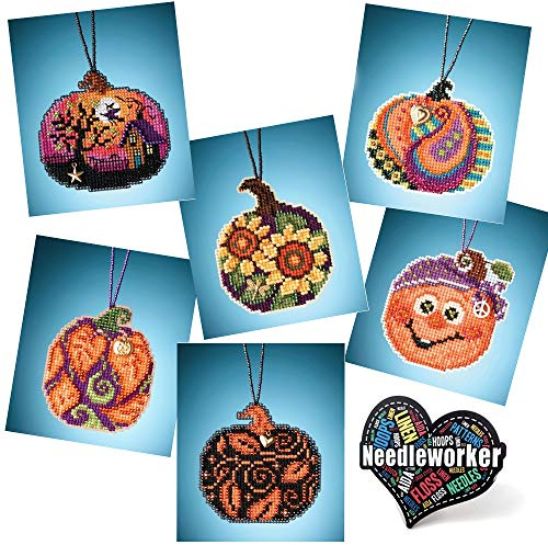 Kreuzstich-Set, Motiv: Charmed Pumpkins mit Perlen, 6 Stück – Mill Hill Ornament Kits 2020 – plus dekorativer Needleworker-Aufkleber