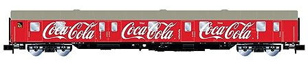 Coca Cola Postwagen, ehemals Post-MR-A, 4 Achsen, rot lackiert mit schwarzem Unterbau, Epoche V