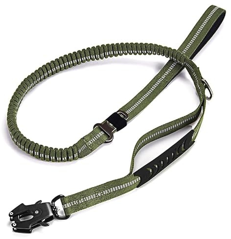 Quppa Taktische Hundeleine,strapazierfähige mit Schnellverschluss-Karabiner,Auto-Sicherheitsgurt,Starke Elastische Ruckdämpfer Führleine für Große, Mittleregroße Hunde,Militärgrün