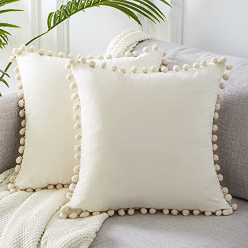 Topfinel Samt Kissen mit Pompoms Einfarbig Weihnachten Kissenbezüge Dekorative Kissenhülle Kopfkissen Sitzkissen Dekokissen Couchkisen für Sofa Schlafzimmer Büro Auto 2er Set 35x35cm Sahne
