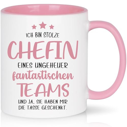 CHUIN DRUCK Chefin Geschenk Tasse mit Spruch - Ich bin stolze Chefin eines ungeheuer fantastischen Teams - Lustige Geschenk für Chefin Geschenkideen Arbeit Büro Weihnachten Geschenk, 320ml Rosa