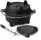 Grillfürst Dutch Oven Set ca. 12 Liter - stabil stehender Feuertopf durch spezielle T-Füße, hitzebeständiger Gusseisen Topf, Deckel als Pfanne nutzbar, DO 12 inkl. Deckelheber und Feuerrost