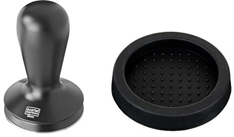 scarlet espresso | Tamper »Nero« für Barista; mit ergonomischem Aluminiumgriff und Edelstahlbasis (58 mm + Tamperablage, schwarz)