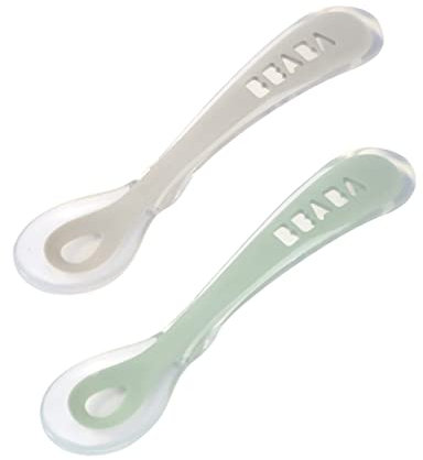 BÉABA, Lot de 2 Cuillères en Silicone Bébé/Enfant 2ème âge, à partir de 12 mois, Souple, Bout arrondi, Manche long et Ergonomique, Boite de transport incluse, Velvet grey/Sage green