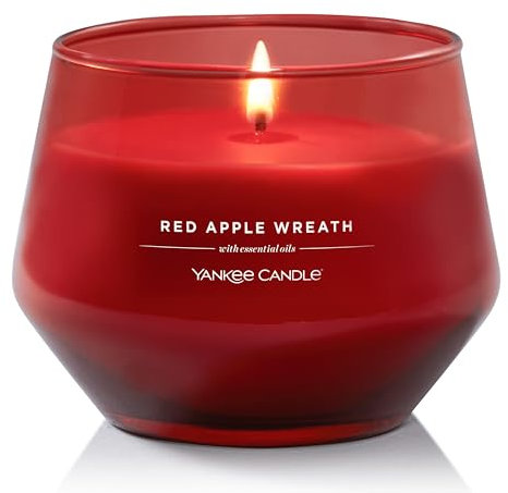Yankee Candle Studio Duftkerze, Mittelgroße Kerze Red Apple Wreath, Lang brennende Kerzen: 35-50 Stunden, Stilvoll designtes Glas mit rotem Wachs, Perfekte Geschenke für Frauen, Geschenke für Mütter