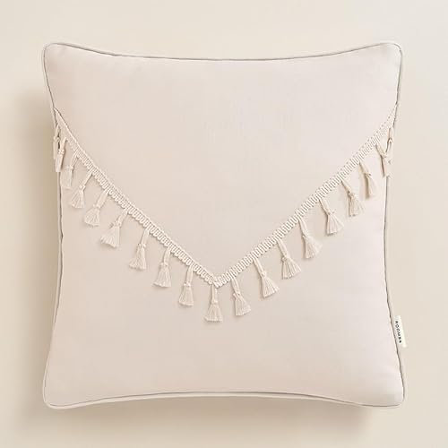 ROOM99 Chloe 45 x 45 cm Zierkissenbezüg Kissenbezüg Kissenhüll Dekorative Dekokissen Wurfkissenbezug Deko Aesthetic Modern Schlafzimmer Wohnzimmer mit Fransen helle Creme,1 Stück