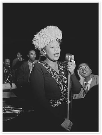 Ella Fitzgerald, Dizzy Gillespie, Ray Brown, Milt Jackson, und Timmie Poste | 50 x 70 cm von William P. Gottlieb/LOC Schwarz-Weiß Wandbilder Wanddeko
