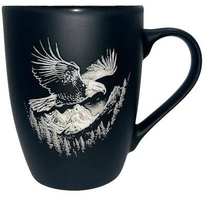 Tasse mit Gravur/auf Wunsch auch mit Text/gummierte Oberfläche/Farbe Schwarz/Porzellan/Personalisiert/Geschenk/mit Tier-Motieven (Adler)