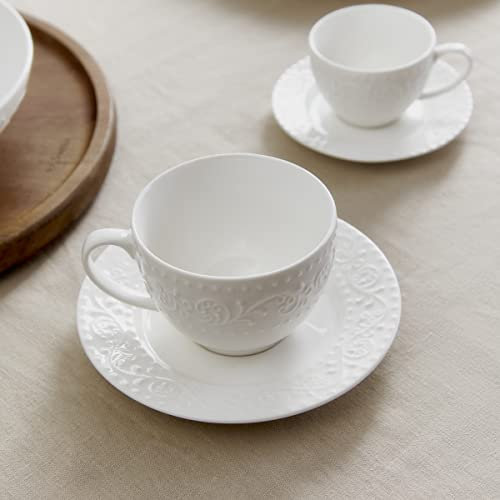HOMLA Tasse Sylia Große Tasse mit Untertasse - Tassen für Tee, Kaffee - Interessante Form und Dezente Dekorelemente - Ergonomischer Griff - Hergestellt aus Porzellan - Weiß mit Ornament, 0,25 l