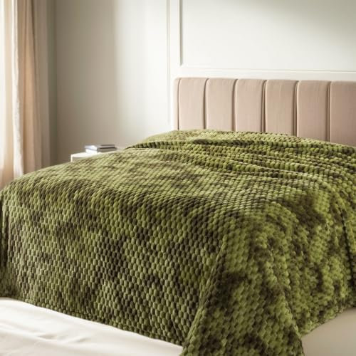 HOZY Kuscheldecke Flauschig Decke Fleecedecke - Kuscheldecke 130x150cm, 3D-Jacquard-Fleece-Decke, Fleecedecke Sofa Decken,Warm Wohndecke Couchdecke Hundedecke Sofadecke flauschig, Olivgrün