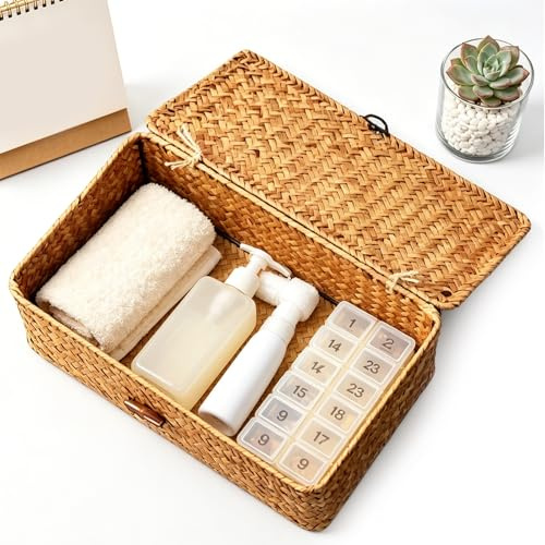 Woven Wicker Storage Basket, 26 x 16 x 10 cm Seagrass Wicker Basket with Lid Table Organiser Rattan Baskets for Office Bathroom Bedroom Kitchen Storage