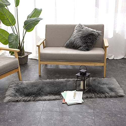 Teppich Wölkchen Schaffell Lammfell Imitat Fellteppich Kunstfell Teppich - Tischläufer Fell, Fell Läufer Flur, Bettläufer - Dunkelgrau - 50x150 cm