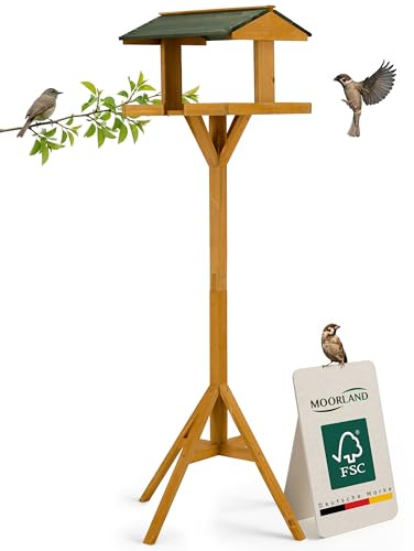 Moorland Vogelhaus mit Ständer Wetterfest – Großes Offenes Vogelfutterhaus aus Tannenholz 116cm hoch – Hellbraun mit grünem Holzdach – Futterhäuschen als Bausatz für Garten & Terrasse – VH5