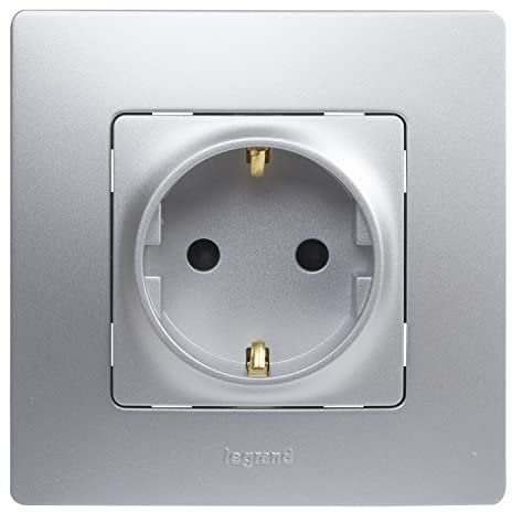 LEGRAND Enchufe 2P+T, Gama Niloé Monobloc, 16A 230V, Mecanismo Completo con Marco, Color Aluminio, 396482
