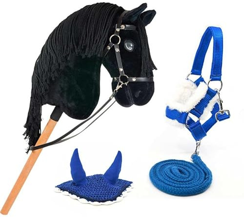 Hobby Horse Land Black Star A3 – Steckenpferd mit Trense und Set Blau | Trense inklusive + Set Halfter, Strick und Fliegenhaube Blau. Fester Holzstab. Ab 5 Jahren. Weiche, realistische Mähne.