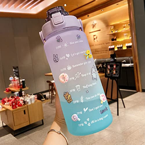 DKIIL NOIYB Botella de agua Kawaii de 2000 ml, botella de agua a prueba de fugas con calcomanía Kawaii 3D y marcador de tiempo, bonita botella de agua portátil con popote extraíble para la escuela y