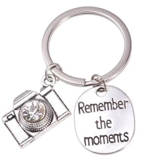 Amosfun Portachiavi Creativo a Forma Di Macchina Fotografica Con Diamante, Ricorda I Momenti Speciali, Perfetto Per Decorazioni E Regali, Argento, 5.1 * 3 * 0.5cm
