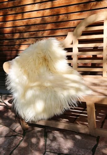 Hollert Echtes Schaffell Heidschnucke Vanille super weich flauschig Läufer Teppich Wohnzimmer & Kinderzimmer Couch Sofa Bettvorleger Größe 110-120