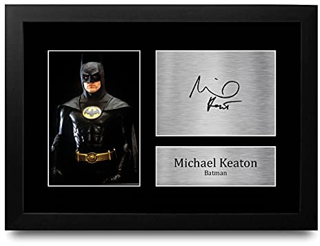 HWC Trading A4 FR Michael Keaton Batman Returns Presents Gedrucktes Autogrammbild für Filme Memorabilia Fans – A4 gerahmt