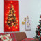 KuSONG Weihnachtsbaum Tapisserie, Christmas Tree Weihnachten Kunst-Wandteppiche für Fotografie Decke Festival-Dekor mit Kupferdraht Lichterkette (Rot, klein)
