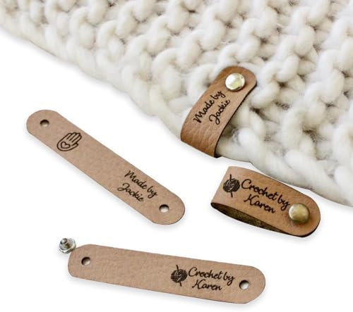 OAEUQ (10 Stück) Personalisierte Leder Prägeetiketten - Personalisierter Inhalt, 6,3 x 1,3 cm, handgefertigte Etiketten zum Stricken und Häkeln