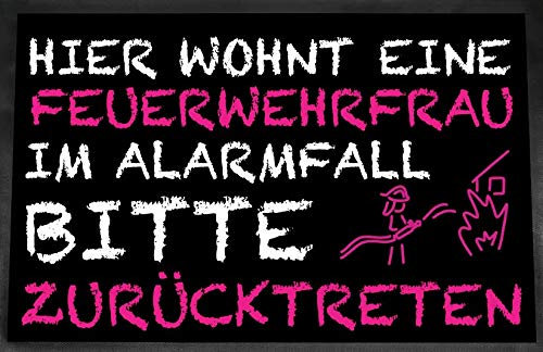 Farbwuselei Fußmatte mit Gummirand 50x35 cm Hier wohnt eine Feuerwehrfrau im Alarmfall Bitte zurücktreten Pink schwarz