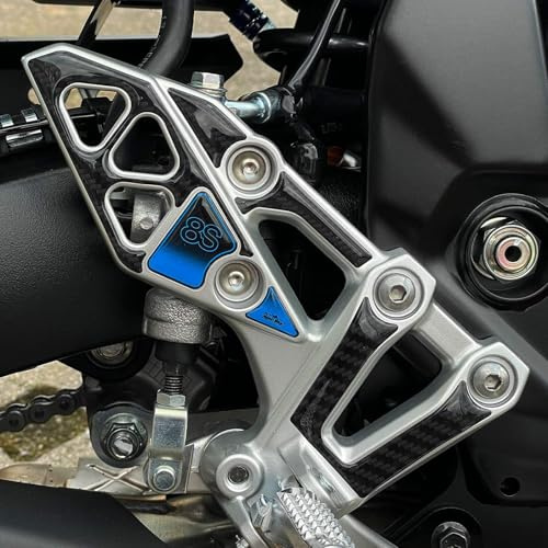 Resin Bike Motorrad Aufkleber kompatibel mit Suzuki GSX 8S 2023-2026. Grip Schutz für Fersenplatte an der Fußraste Kratz- und Stoßschutz. Paar 3D Resin Domed Aufkleber Made in Italy