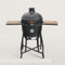 Kamado Forest-Grill XL 22 22 = modèle familial (56 cm x 83 cm) Diamètre de la grille : 48 cm Inclus : 2 plateaux en bois rabattables