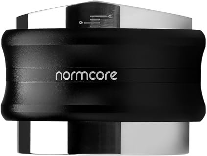 Normcore 2-in-1-Kaffee-Verteiler & Tamper, Doppelkopf-Espresso-Nivellierer mit integrierter Feder, verstellbare Tiefe, passend für 58-mm-Siebträger für Baristas und Heimgebrauch