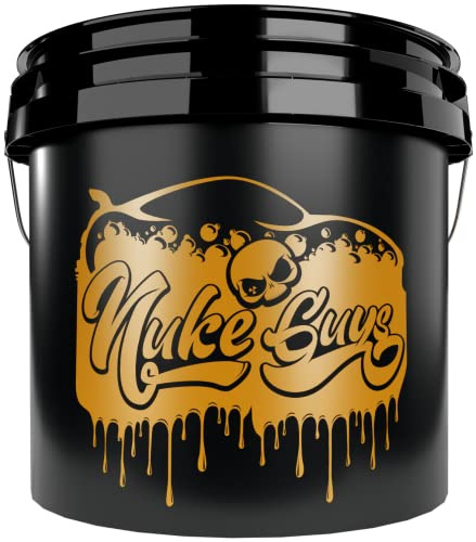 Nuke Guys Golden Bucket Limited Edition - Gold Bucket Wascheimer 3.5 US Gallonen - Autowascheimer für die Autowäsche/Motorradwäsche
