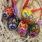 Mini Ostereier Set 5 Holz handbemalt 4 cm traditionelle Osteranhänger Petrykiwka Kunst bunte Osterdeko rustikale Osterschmuck zum Hängen