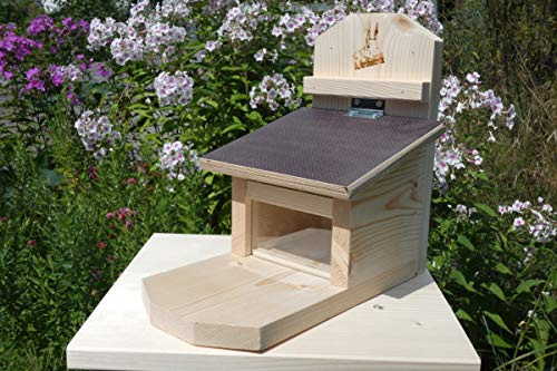 Komplett zusammengebautes, massives, stabiles Eichhörnchen Futterhaus Futterstation Made in Germany (Bayrischer Wald), aus bayerischem Fichtenholz,hochwertig verschraubt und wasserfest verklebt