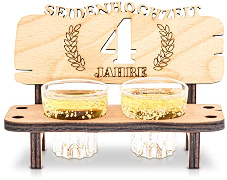 DARO Design - Schnapsbank 4. Hochzeitstag Seidenhochzeit Geschenk Deko für Paare Männer Frauen aus Holz mit Gläsern